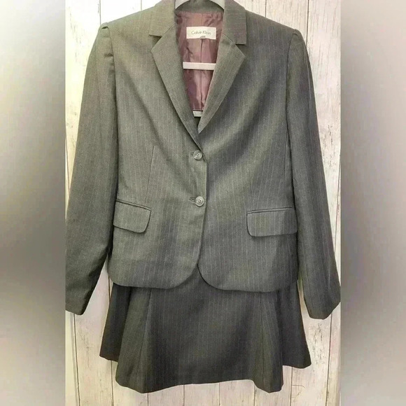 Calvin Klein skirt suit size 8p Color Black with pin stripe pattern/Work/Career - Picture 3 of 16